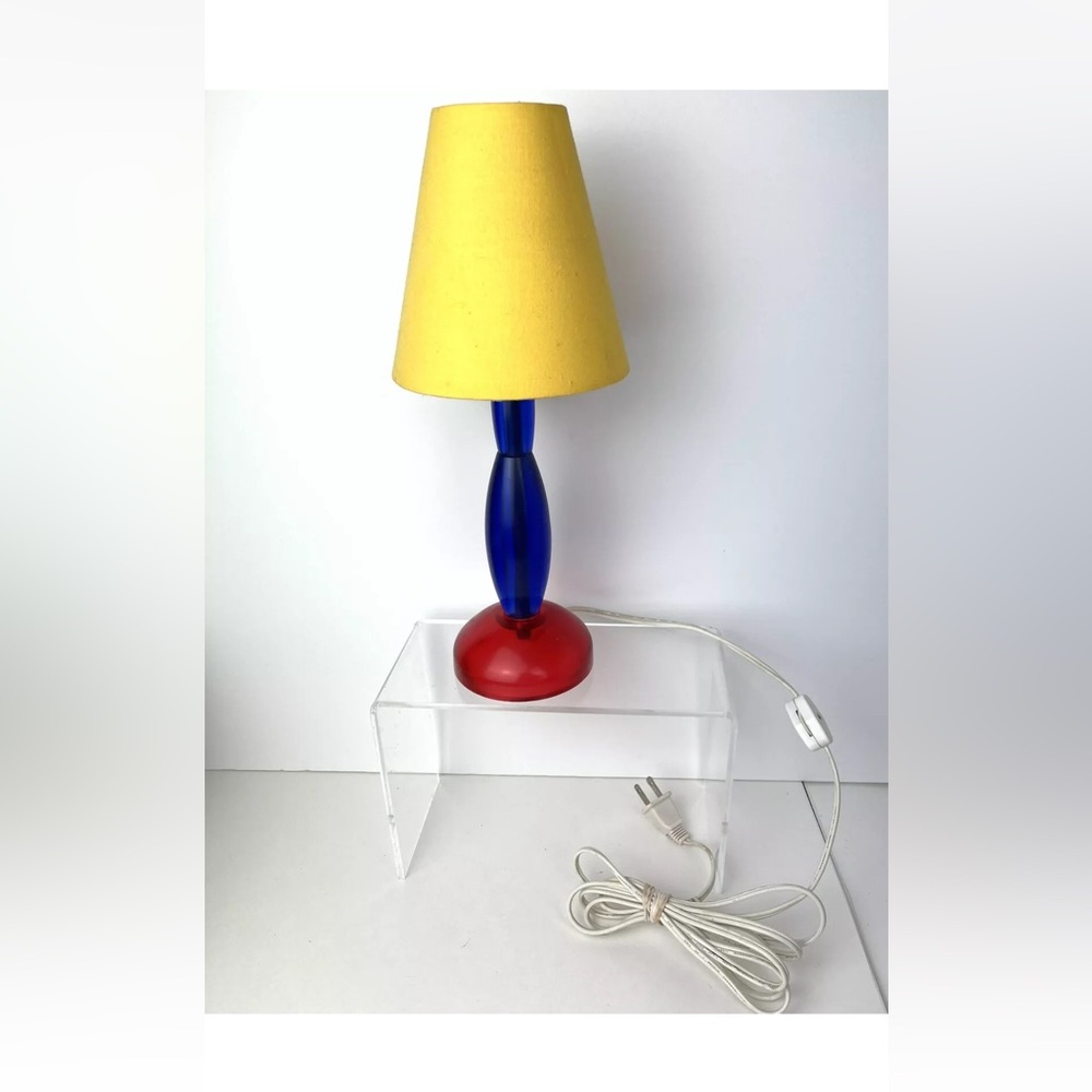 Vintage Memphis style table lamp yellow red blue 12.5”H tested RARE